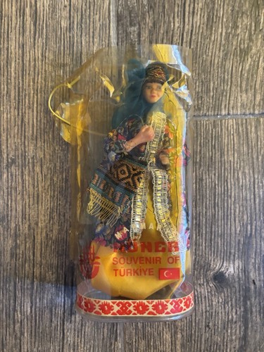 Poupée costume folklorique