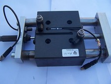 Vérin guidé compact AVM