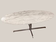 Table ovale en marbre blanc