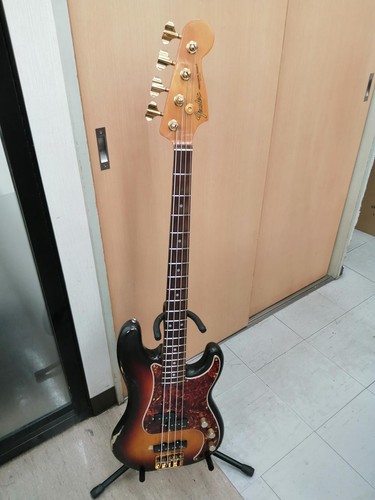 Guitare basse électrique