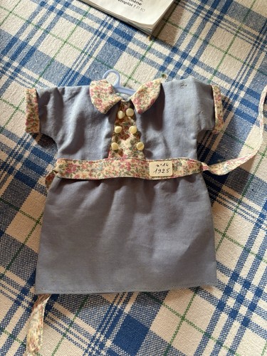 Vêtements pour poupée