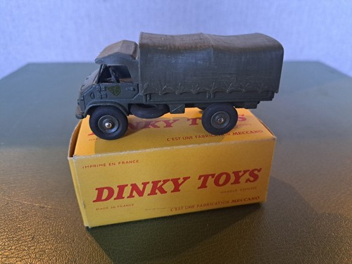 Ancienne camionnette militaire - ancienne,