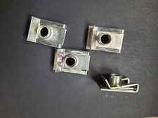 lot  4 agrafes diam M8  pour tôle carrosserie voiture tableau bord carénage  