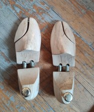 Paire d'embauchoirs neuves