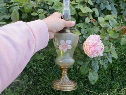 Antique kerosene lamp flower