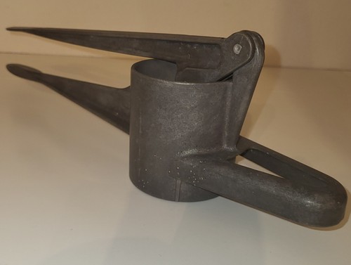 Ancien presse purée presse
