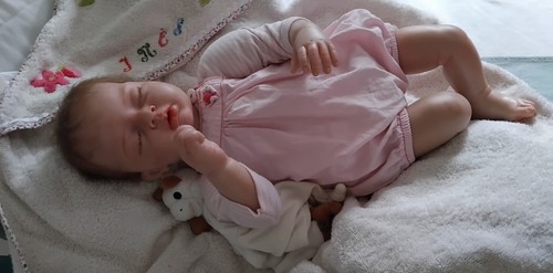 Joli bébé reborn endormie - bébé,