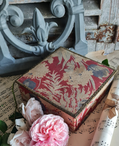 Ancienne boite couture en - ancienne, a
