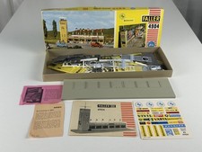 Kit Faller AMS 4904 Continental Grand Stand Pit-Stop.  État voir photos