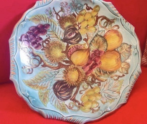 Assiette barbotine signée - assiette,