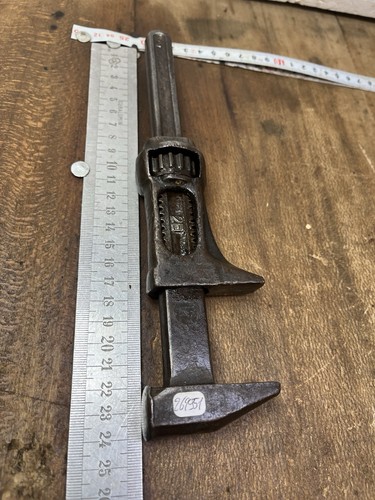 Outil ancien old tool clé - , à
