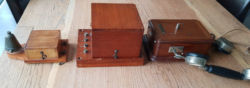 Très ancien téléphone - , en