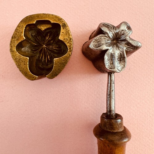Ancien fer gaufrer violette - ancien,