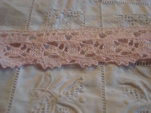 Ancienne dentelle rose - , (99)