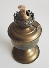 Lampe à pétrole ancienne