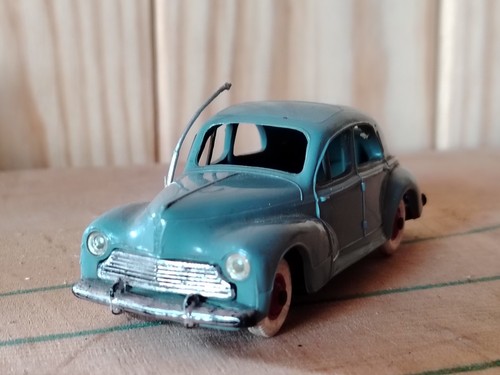 Ancien norev peugeot - 1/43,
