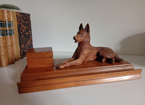 Imposant encrier bois sculpté