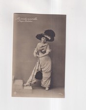 F3887) La mode nouvelle - JUPE CULOTTE - Woman in old DRESS with hat - FASHION!!
