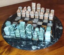  JEU D'ÉCHECS COMPLET (32 PIÈCES) EN MARBRE , ÉCHIQUIER GRIS VEINÉ BLANC 26 CM 