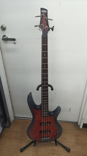 Guitare basse électrique