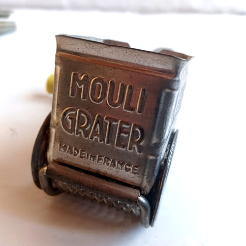 Râpe fromage vintage - a, "mouli