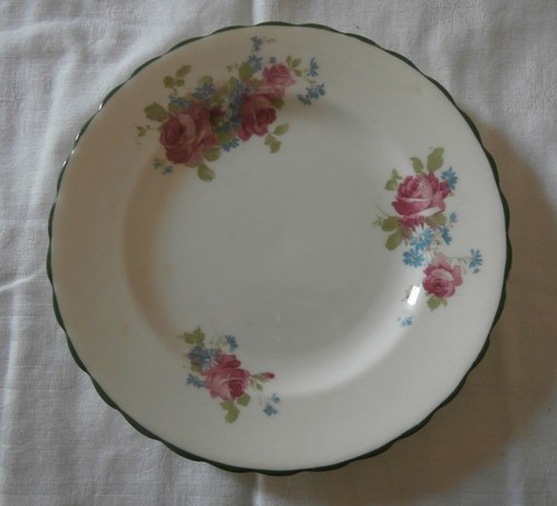 Assiette ancienne porcelaine
