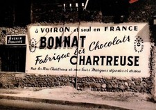 CPA VOIRON - publicité Bonnat Chartreuse  - mur  