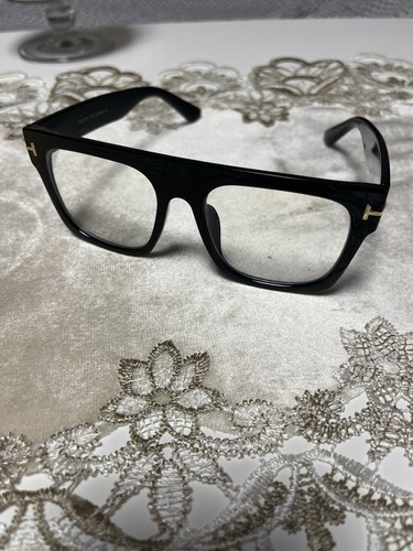 Lunettes carrées monture - à,