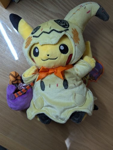 Pokemon center pikachu mimikyu - center,
