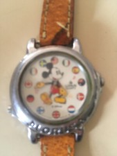 Mickey Musical Disney Lorus Plays It’s a Small World”Watch USED