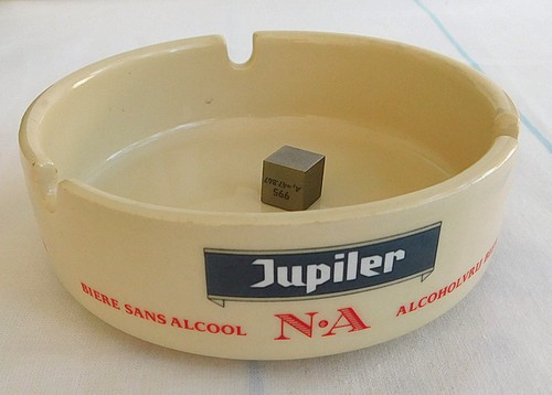 Rare original cendrier - &, :