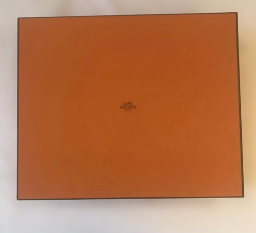 Authentique boîte vide