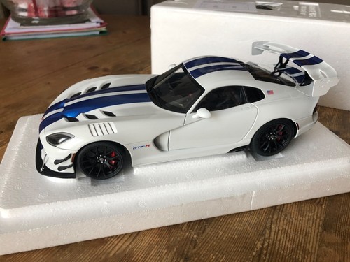 Autoart dodge viper acr - autoart,