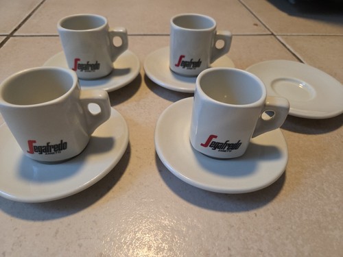 Lot tasses et 5 - tasses,