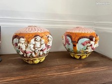 Deux. Morceaux de pieds de