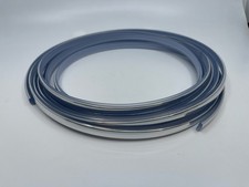 Moulure pare-brise avant bande