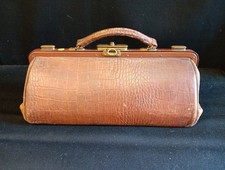 sacoche cuir ancienne H 20cm L