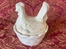 Poule au nid , bonbonnière en faïence , H18 L16 cm