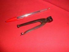 ANCIENNE PETITE PINCE MOULE