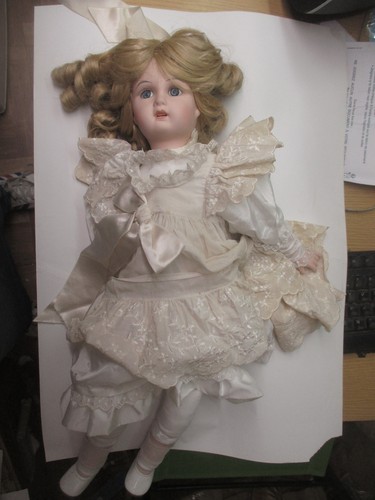 Poupée porcelaine les - poupée,