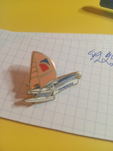 Pin voile bateau - pin's,