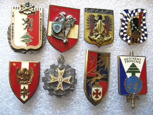 Lot 8 insignes - de,