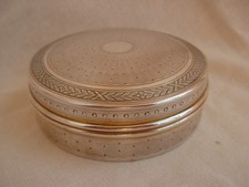 JOLIE BOITE EN ARGENT