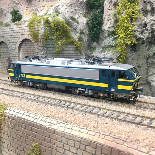 Locomotive électrique 2737