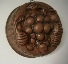 TRES Ancien Grand Moule à Gâteaux à Suspendre Décor raisin en Cuivre 19ème