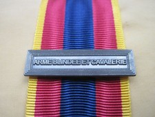 Agrafe  ARME BLINDÉE ET