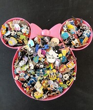 DISNEY PIN TRADING LOT 200, NO