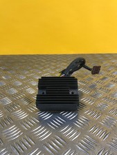 Régulateur de tension pour