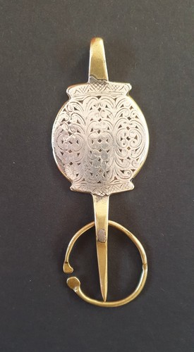 Ancienne grande fibule - ancienne,
