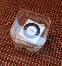 Apple iPod shuffle Silver 2GB MP3 Player - Silver